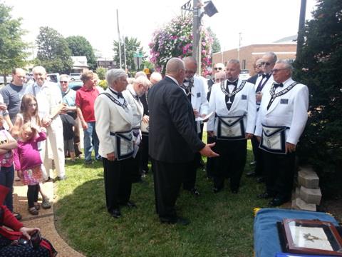 Mayor Tim Darr greats the Lodge members.