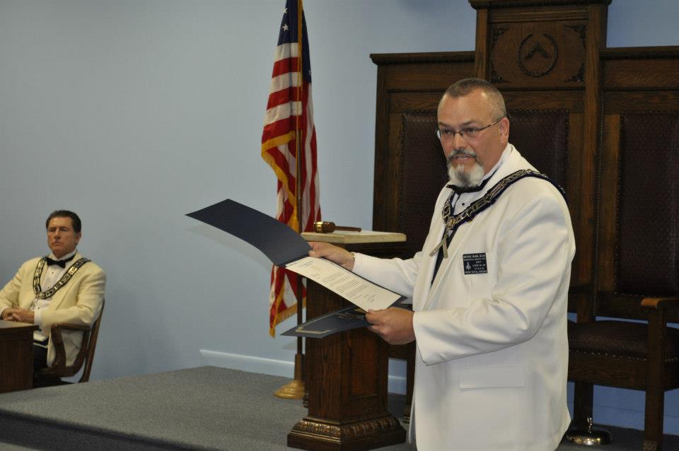 Worshipful Dennis Haas reads the recognition.
